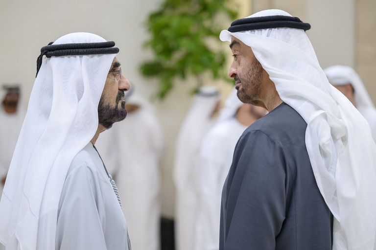 الشيخ محمد بن زايد آل نهيان والشيخ محمد بن راشد آل مكتوم يشهدان عرسا جماعيا