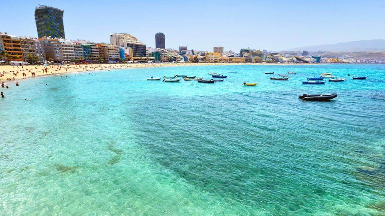 شاطئ بلايا دي لاس كانتيراس أحد أجمل شواطئ في جزر الكناري السياحة في جزر الكناري