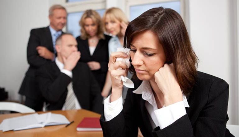 طرق التعامل مع زميل العمل المتنمر