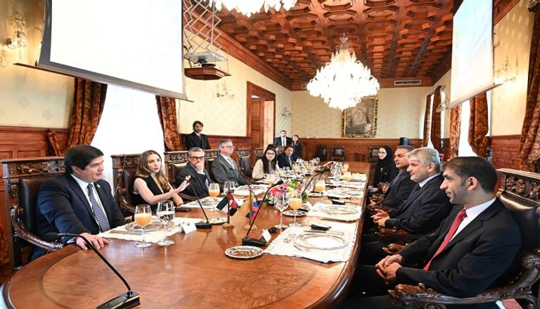 أرتورو فيليكس يستقبل الدكتور ثاني بن أحمد الزيودي