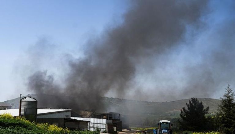 دخان يتصاعد على الحدود اللبنانية الإسرائيلية