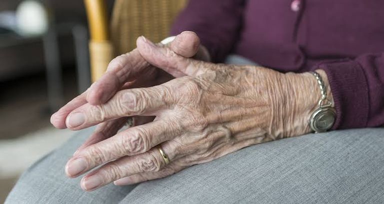 المعمرون فوق المائة يزدادون في فرنسا