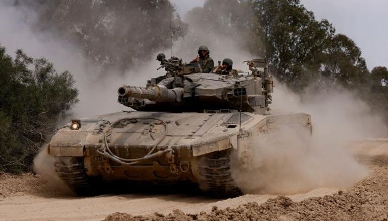 دبابة إسرائيلية على الحدود مع غزة