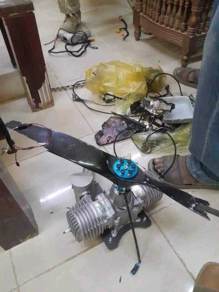 حطام مسيرات انتحارية ضربت مطار مروي