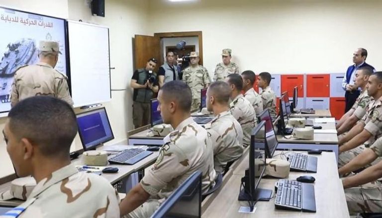 السيسي خلال زيارة مقر الأكاديمية العسكرية المصرية