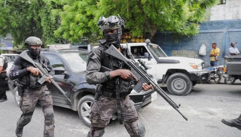 جنود الشرطة يتصدون لعنف العصابات في هايتي