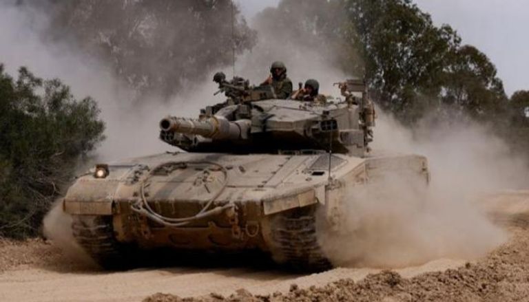 دبابة إسرائيلية على الحدود مع غزة