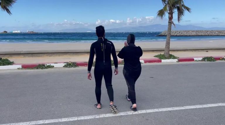 العروسان تحت الماء