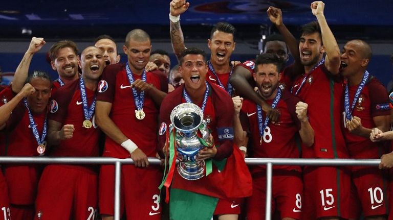 تتويج رونالدو بلقب يورو 2016 كريستيانو رونالدو بطل يورو 2016