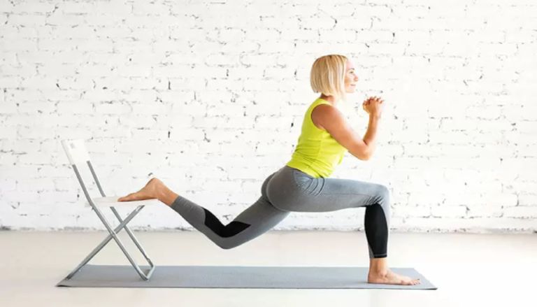 ضمن رياضة منزلية غير شائعة تمرين القرفصاء رياضة منزلية غير شائعة تعزز اللياقة