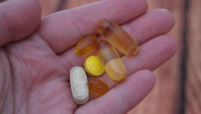 تناول المكملات الغذائية أنواع مختلفة من المكملات الغذائية