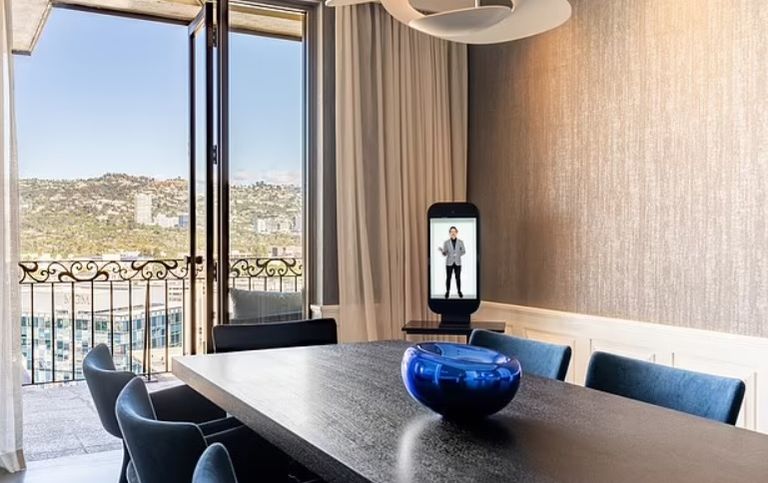 الشاشة تحمل اسم The M