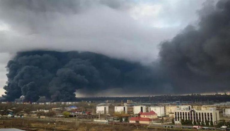 سحب الدخان تتصاعد في أوكرانيا إثر هجوم روسي