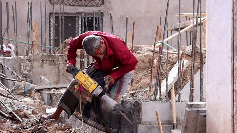 أوضاع صعبة لعمال اليوميات في اليمن