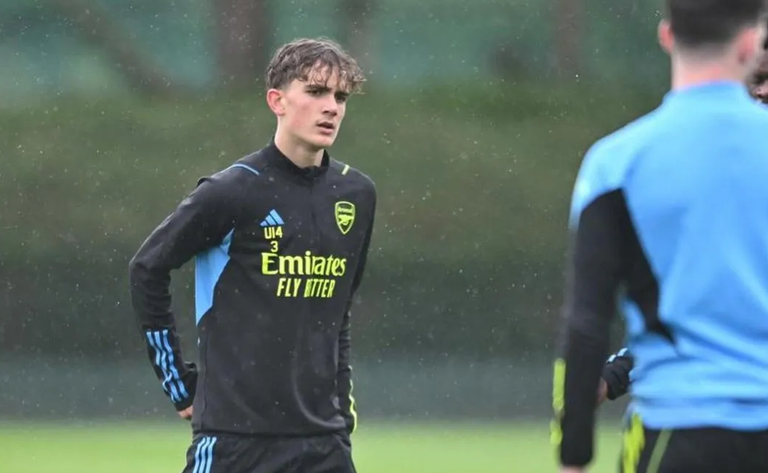 ماكس داومان في مران أرسنال