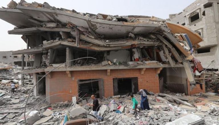 منزل متهدم جراء القصف في غزة