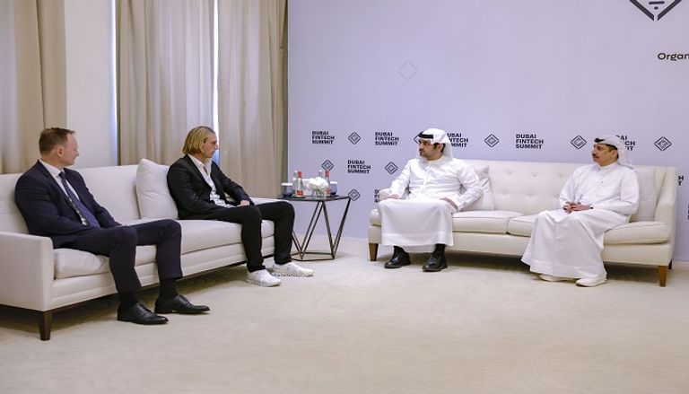 الشيخ مكتوم بن محمد بن راشد آل مكتوم خلال فعاليات قمة دبي للتكنولوجيا المالية