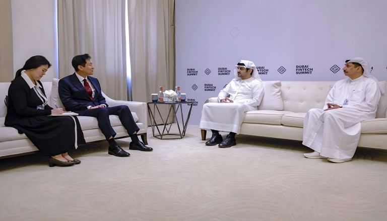 الشيخ مكتوم بن محمد بن راشد آل مكتوم خلال فعاليات قمة دبي للتكنولوجيا المالية