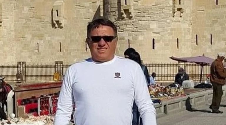 صورة متداولة لرجل الأعمال الإسرائيلي عناصر من الشرطة المصرية-أرشيفية