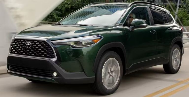 طراز Toyota Corolla Cross FWD طراز Nissan Kicks FWD