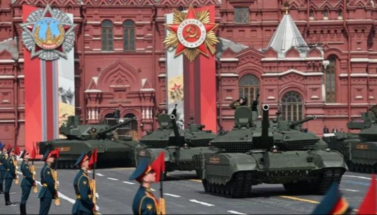 عرض عسكري في الساحة الحمراء بموسكو
