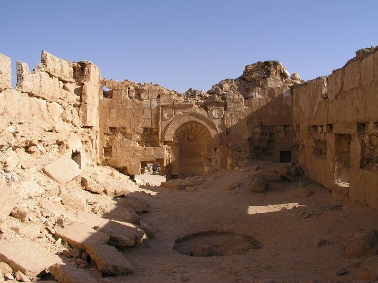 قلعة الجندي أحد أفضل أماكن الزيارة في رأس سدر