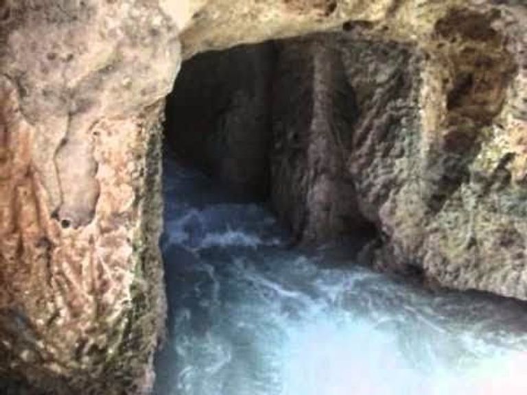 حمام فرعون أحد أفضل أماكن الزيارة في رأس سدر