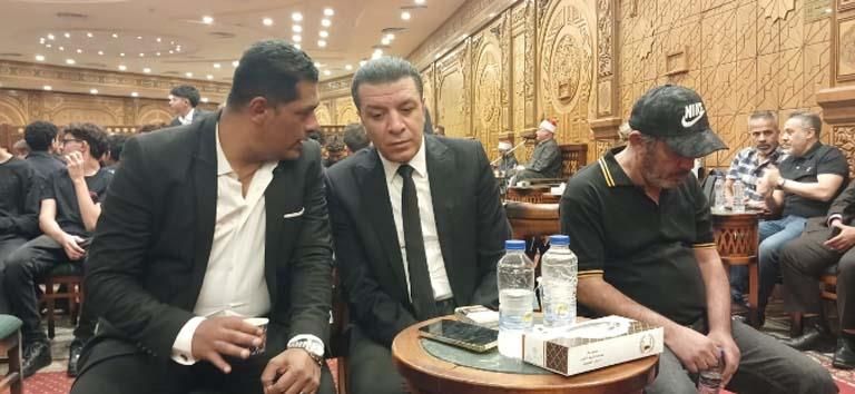 كريم عبدالعزيز في عزاء والدته