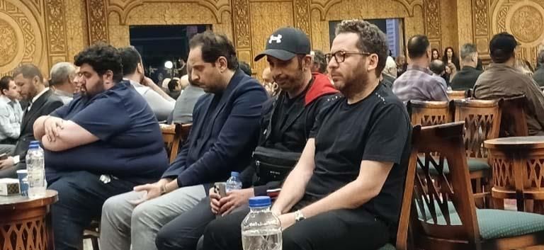 كريم عبدالعزيز في عزاء والدته