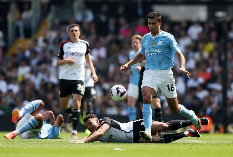 رودري خلال مباراة مانشستر سيتي وفولهام في الدوري الإنجليزي مباراة مانشستر سيتي وفولهام في الدوري الإنجليزي
