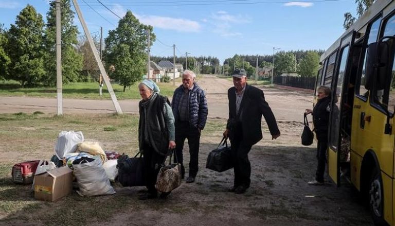 عمليات إجلاء السكان من منطقة خاركيف مع احتدام الاشتباكات