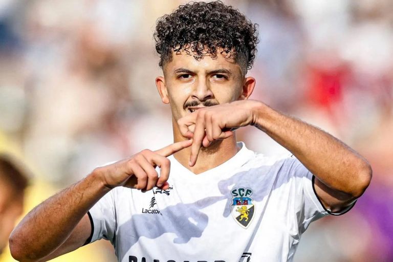 محمد بشير بلومي رياض محرز، نجم منتخب الجزائر