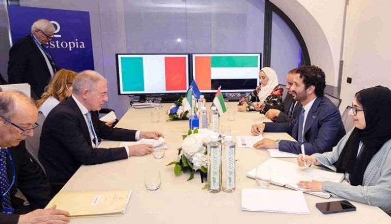 لقاء وزير الاقتصاد الإماراتي بمسؤولين إيطاليين على هامش «إنفستوبيا أوروبا»
