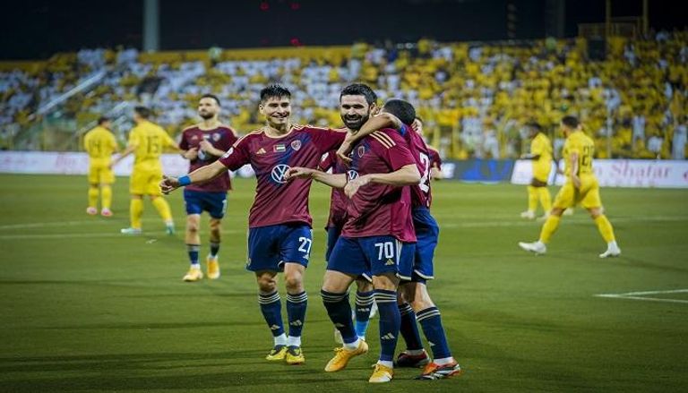 من مباراة الوصل والوحدة في الدوري الإماراتي