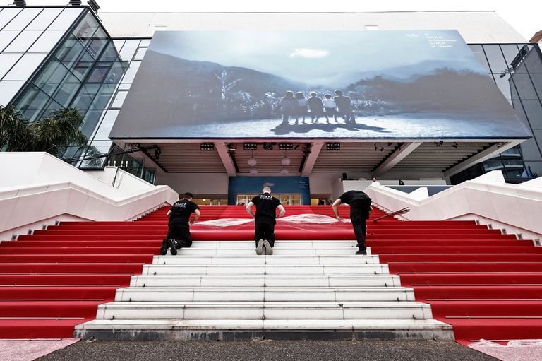 اللمسات الأخيرة قبل افتتاح كان 2024