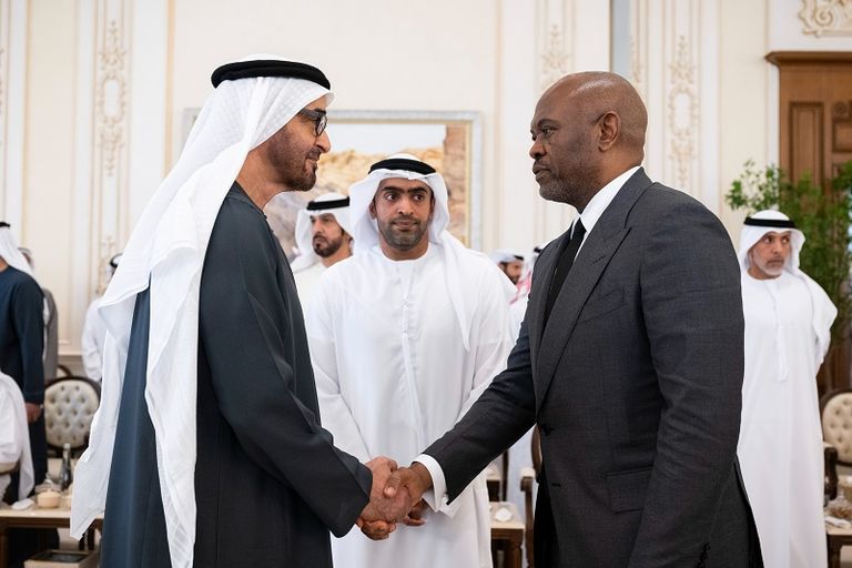 محمد بن زايد يستقبل عدداً من المشاركين في الحدث العالمي