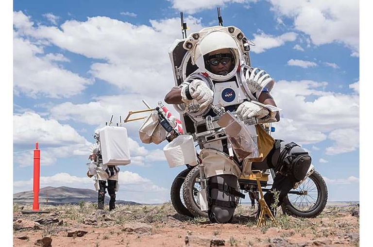 جانب من التجربة في صحراء أريزونا