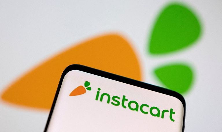 شعار  Instacart - رويترز موظف في