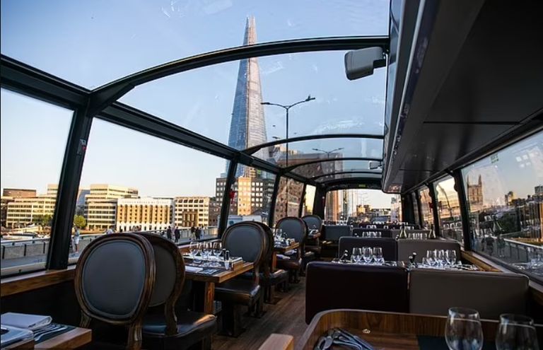 مطعم Bustronome مطعم Bustronome المتنقل في لندن