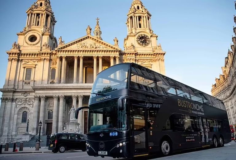مطعم Bustronome مطعم Bustronome المتنقل في لندن