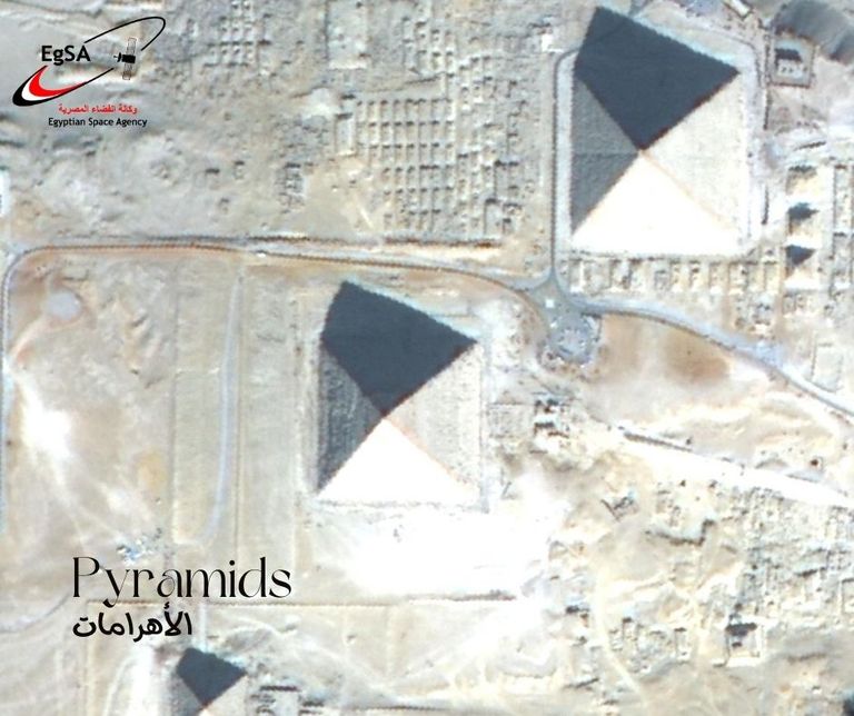 قناة السويس بواسطة قمر "مصر سات 2"