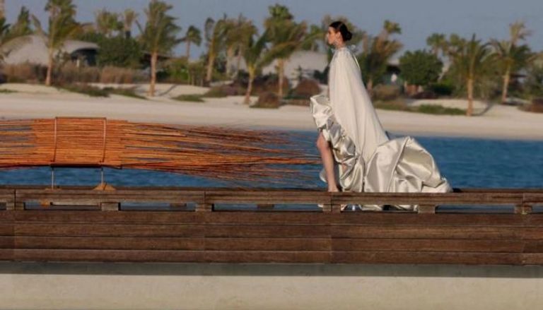 عرض أزياء مبهر على شواطئ السعودية
