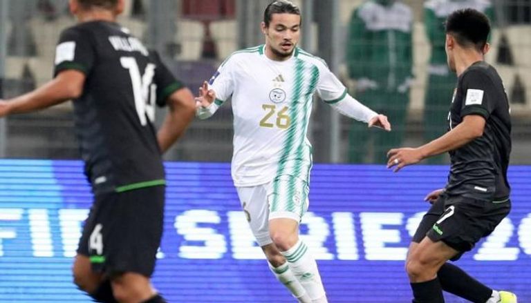 أنيس حاج موسى لاعب منتخب الجزائر