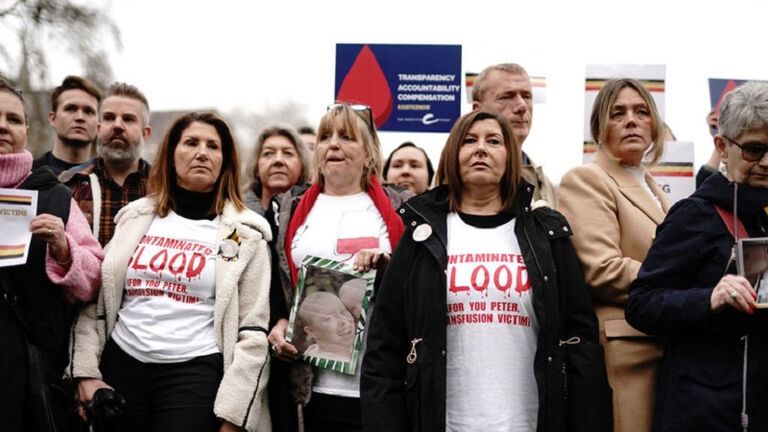 من الوقفات الاحتجاجية لضحايا أزمة الدم الملوث