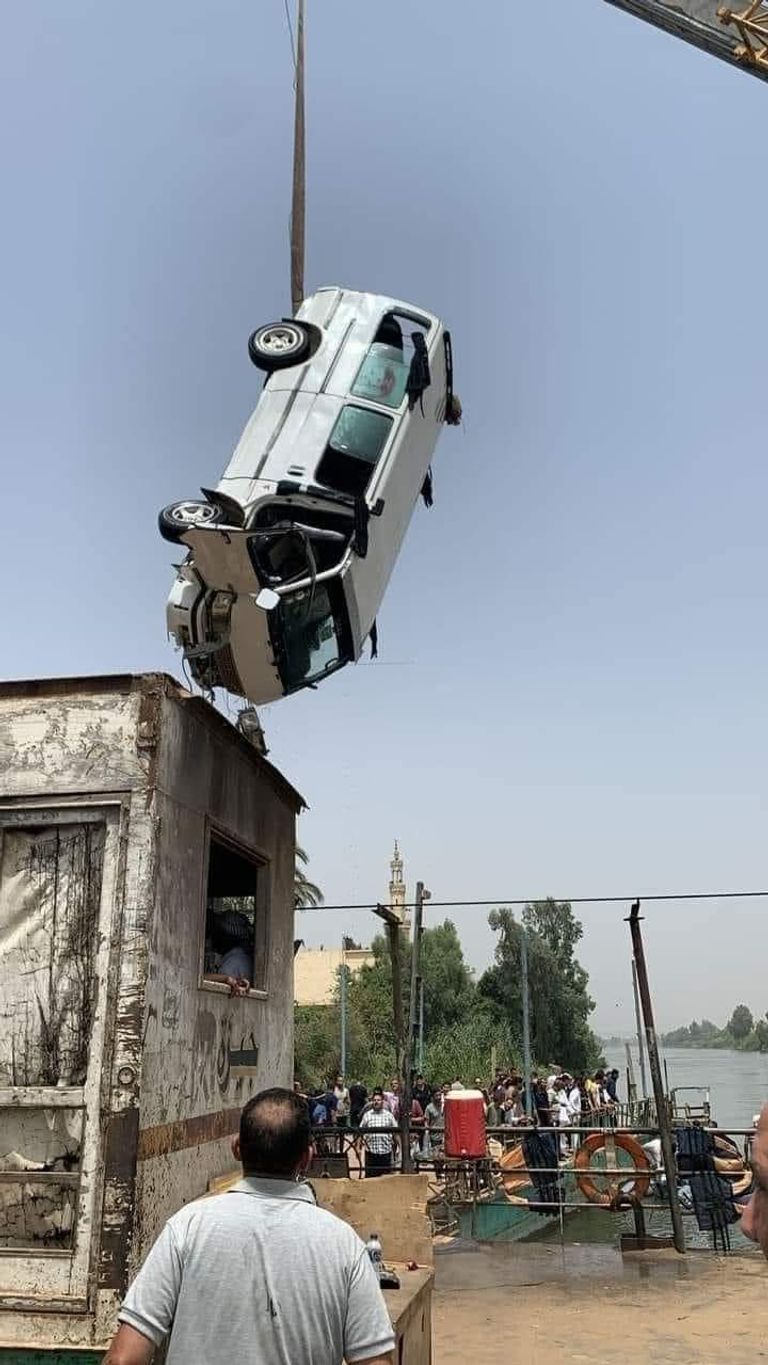 سقوط ميكروباص في نيل مصر