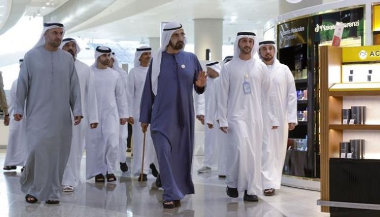 الشيخ محمد بن راشد آل مكتوم أثناء زيارته لمطار زايد الدولي