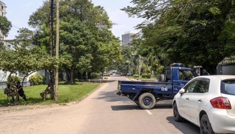 الحرس الجمهوري والشرطة يغلقان طريقا حول مكان محاولة الانقلاب في كنشاسا