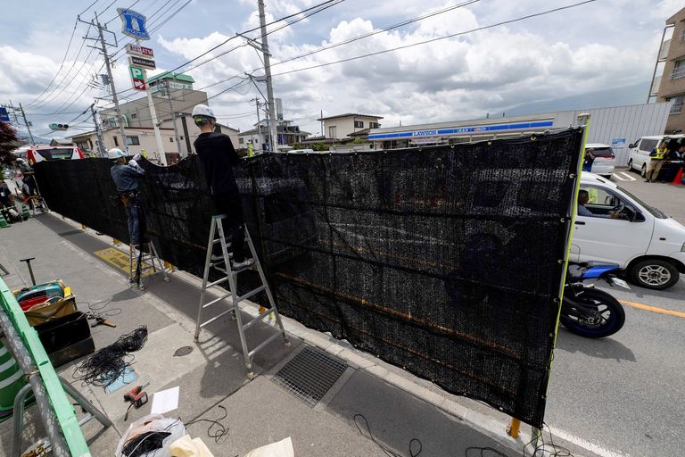 مدينة يابانية تركّب شبكة عالية لإخفاء منظر جبل فوجي بهدف لجم تجاوزات السياح