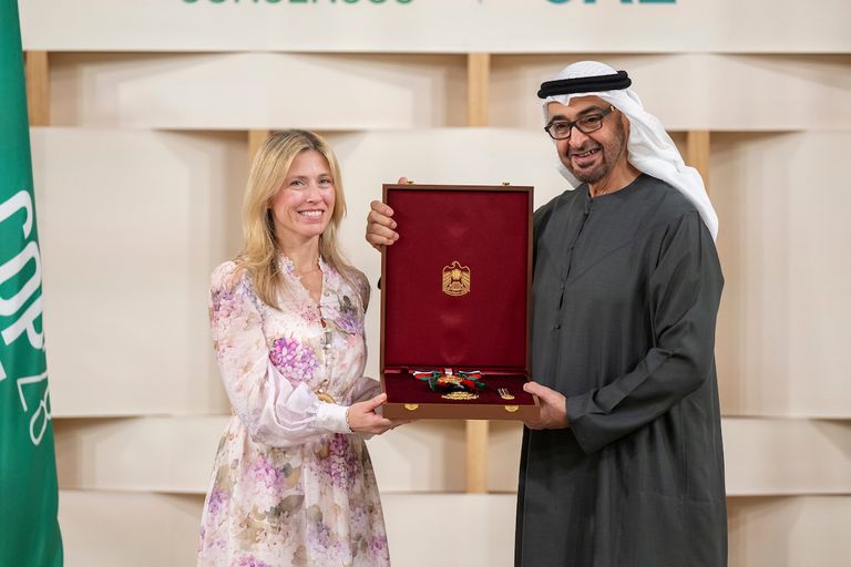 الشيخ محمد بن زايد آل نهيان مع عدد من الشركاء الدوليين لـ«COP28»