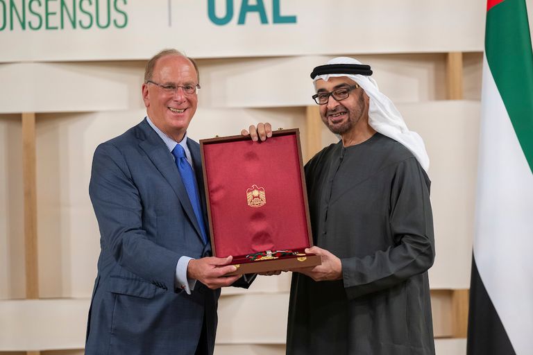 الشيخ محمد بن زايد آل نهيان مع عدد من الشركاء الدوليين لـ«COP28»